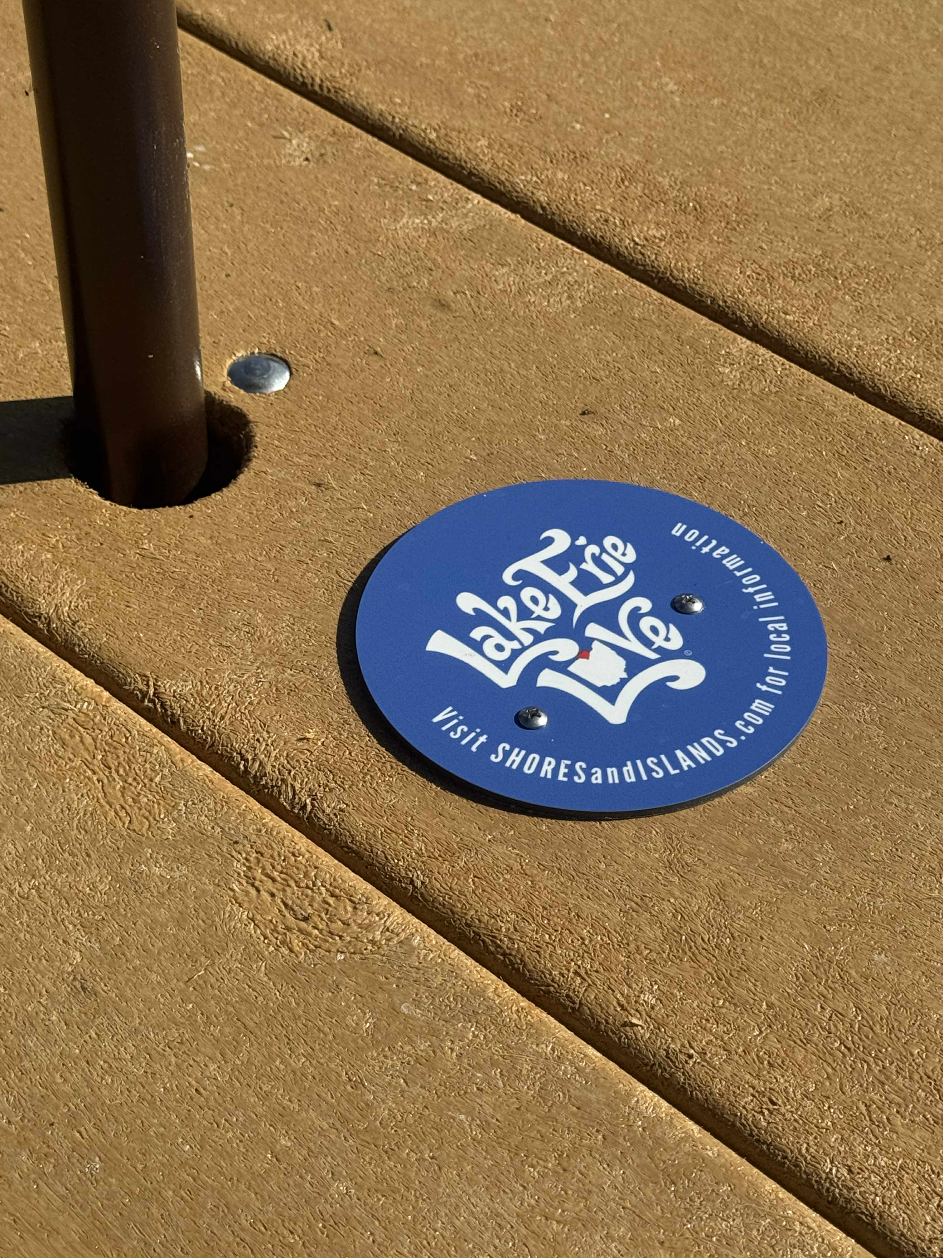 lake erie love plasic circle screwed into top of table